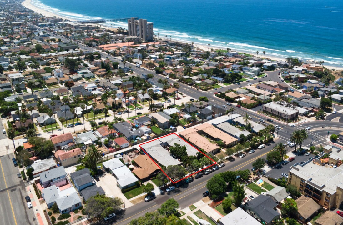 Loring Street Villas in Pacific Beach, CA - Building Photo