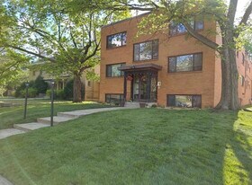 2210 Pillsbury Ave in Minneapolis, MN - Building Photo
