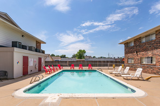 Hollywood Apartments in Tulsa, OK - Building Photo - Building Photo