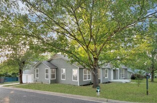 1930 Ave P in Huntsville, TX - Building Photo