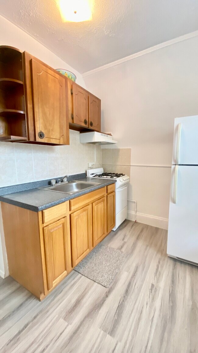 70 Davison Ave Apartments and Nearby Oceanside Apartments For Rent