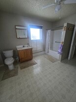 708 E 4th St in Vinton, IA - Building Photo