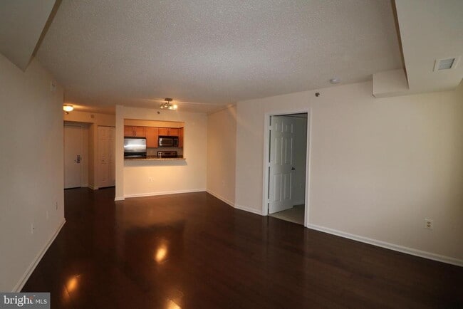 10101 Grosvenor Pl in Rockville, MD - Building Photo - Building Photo