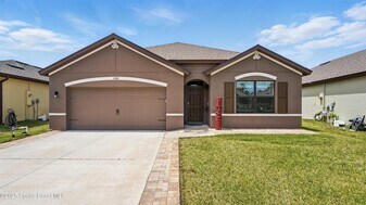 1742 Saxton Rd in Cocoa, FL - Building Photo