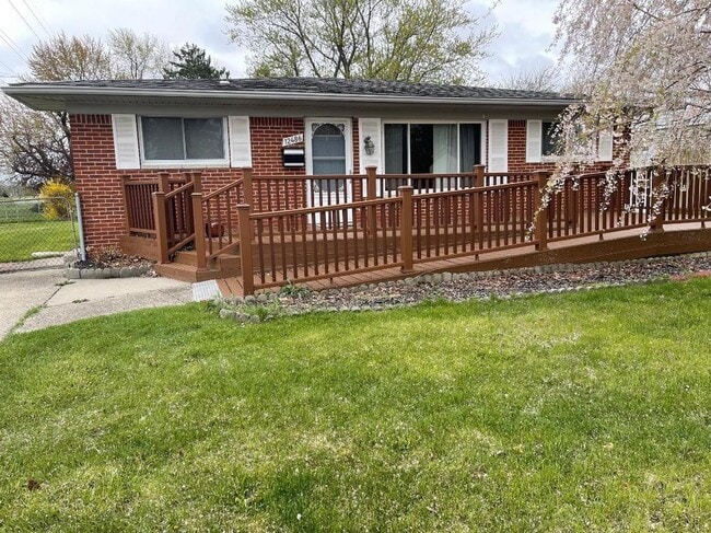 12486 N York Dr in Sterling Heights, MI - Building Photo - Building Photo