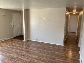 112 Colonial Village Dr in Pittsburgh, PA - Building Photo - Building Photo