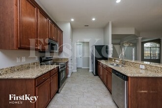 2018 Heartland Cir in Valrico, FL - Building Photo - Building Photo