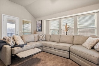 7243 Neblina Dr in Grand Prairie, TX - Foto de edificio - Building Photo