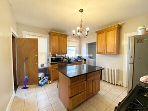 45 Cherokee St, Unit 3 in Boston, MA - Foto de edificio - Building Photo