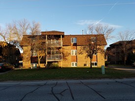 825 53rd Ave, Unit 301 in Goodview, MN - Building Photo