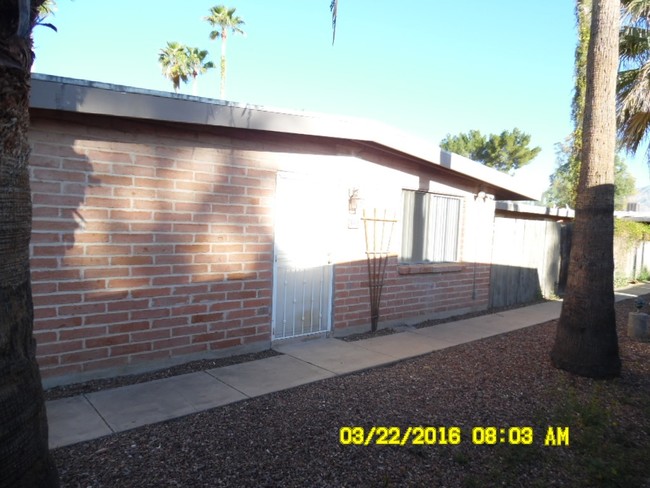 5610 E Glenn St in Tucson, AZ - Building Photo - Building Photo