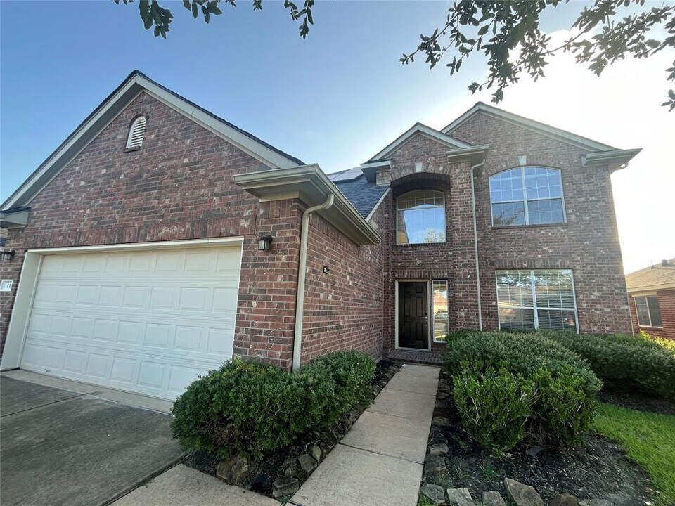 11 Carmel Chase Ct in Manvel, TX - Building Photo