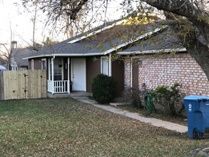 805 Lexington Rd in Elgin, TX - Building Photo - Building Photo