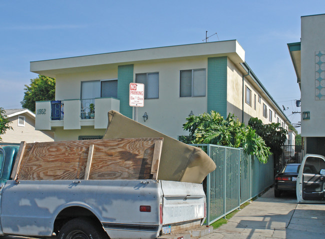 1952 S Holt Ave in Los Angeles, CA - Building Photo - Building Photo