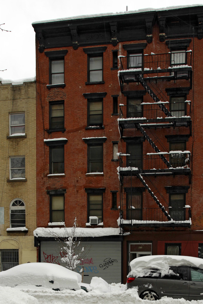 433 E 6th St in New York, NY - Foto de edificio - Building Photo