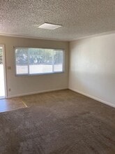 2812 Helen St in Redding, CA - Building Photo - Building Photo