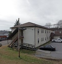 120 Tyrone Rd in Oak Ridge, TN - Building Photo