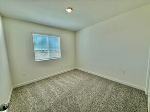 1080 Silver Feather Wy in Roseville, CA - Building Photo - Building Photo