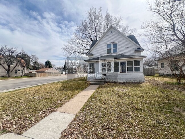 401 W 11th Ave in Mitchell, SD - Building Photo - Building Photo