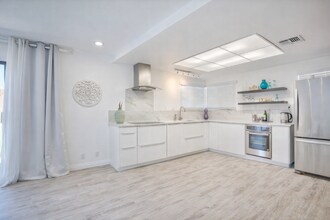 1966 Rockledge Dr in Las Vegas, NV - Foto de edificio - Building Photo