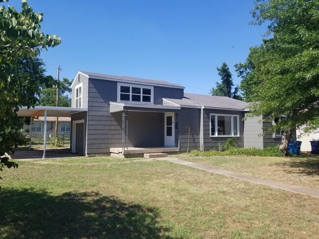 property at 2030 W Arrowhead Dr