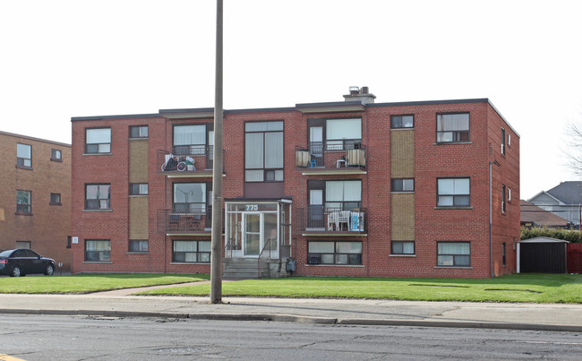 775 Lawrence Ave in Toronto, ON - Building Photo - Primary Photo