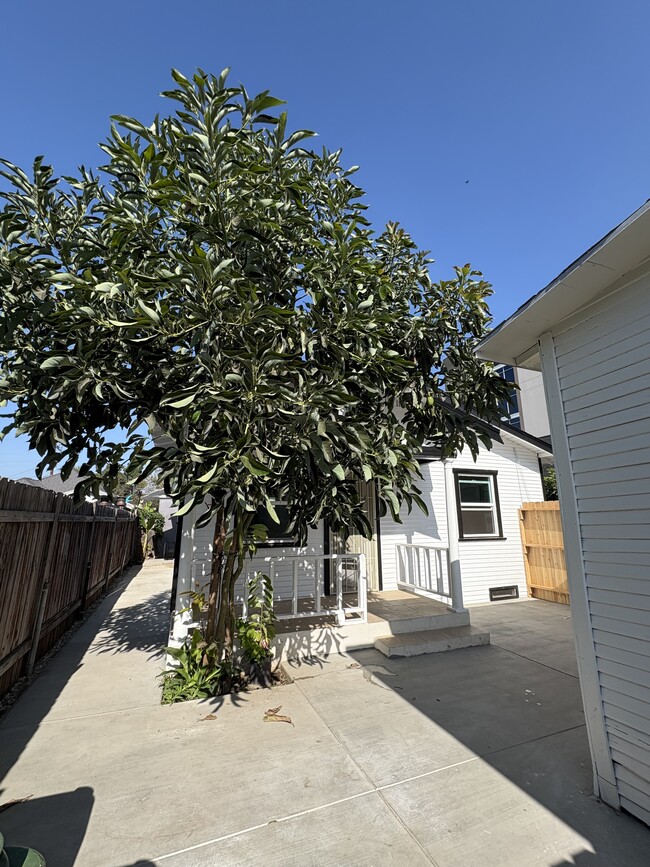 property at 1621 1/2 S Berendo St
