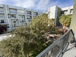 2735 W Pebble Rd in Las Vegas, NV - Building Photo - Building Photo