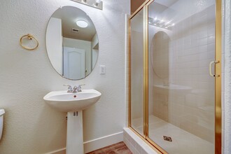 2812 E El Paso Ave in Fresno, CA - Building Photo - Building Photo