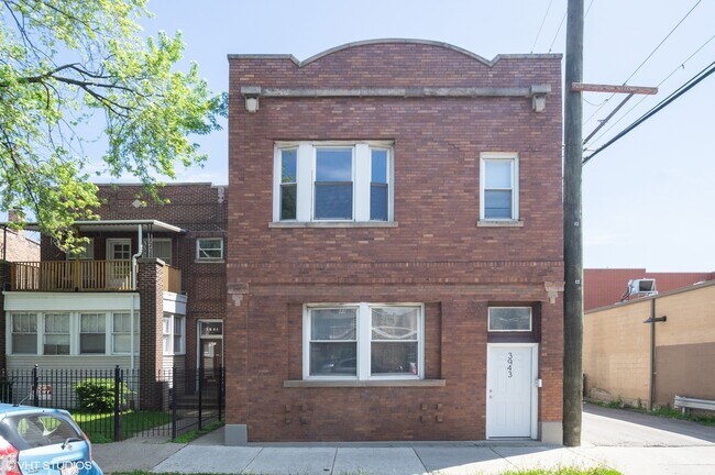 3943 W Addison St, Unit 1R in Chicago, IL - Foto de edificio - Building Photo