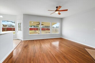 2401 Cloud Peak Ln in Round Rock, TX - Foto de edificio - Building Photo