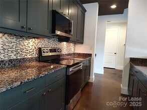 2338 Yadkin Ave in Charlotte, NC - Building Photo - Building Photo