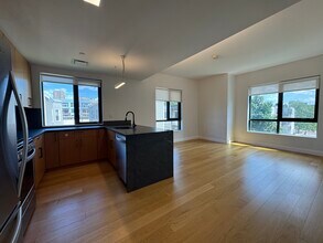 53 Gardner St, Unit 107 in Boston, MA - Building Photo - Building Photo