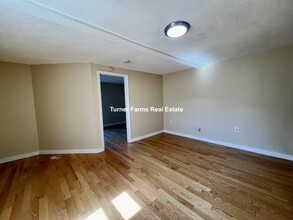 385 Dorchester St, Unit B2 in Boston, MA - Building Photo - Building Photo