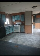 704 N Linn St in Frontenac, KS - Foto de edificio - Building Photo