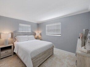 1236 Beach Rd, Unit 4 in Riviera Beach, FL - Foto de edificio - Building Photo