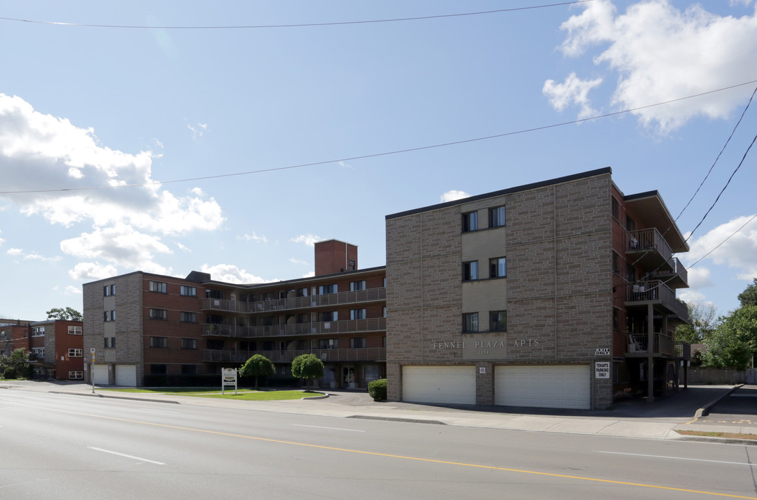 Fennell Plaza in Hamilton, ON - Building Photo