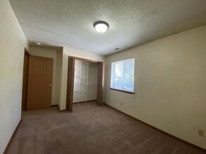 145 Sugar Creek Ln in North Liberty, IA - Building Photo - Building Photo