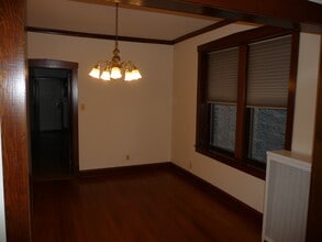 2318 W Diversey Ave, Unit 2nd Floor in Chicago, IL - Building Photo - Building Photo