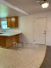 2210 N Vickie Ct in Visalia, CA - Building Photo - Building Photo