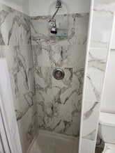 185 Thames St, Unit B-1 in Groton, CT - Foto de edificio - Building Photo