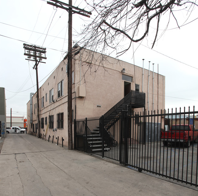 The Central Avenue Apartments in Los Angeles, CA - Foto de edificio - Building Photo