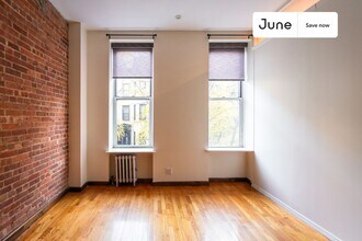 349 W 46th, Unit 2S in New York, NY - Foto de edificio - Building Photo