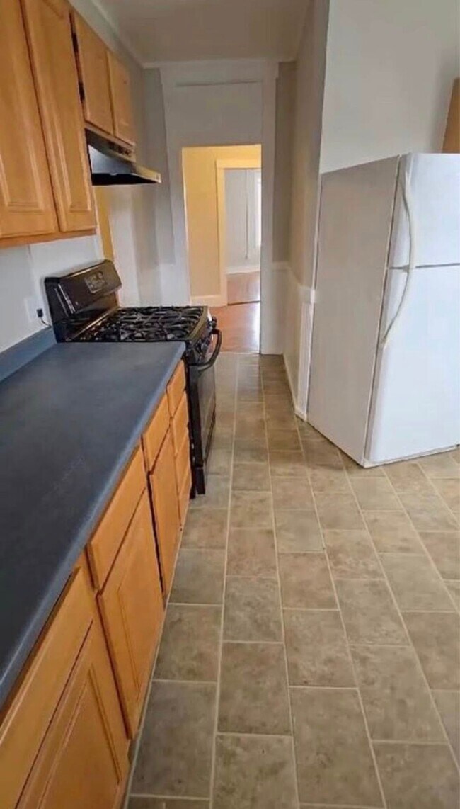 598 Hyde Park Ave, Unit Unit 3 in Boston, MA - Building Photo - Building Photo