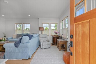 109 Carroll Ave in Newport, RI - Building Photo - Building Photo
