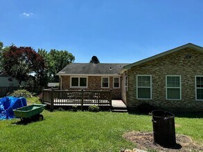 2444 Gunner Ridge Way, Unit 151 in Rialto, CA - Foto de edificio - Building Photo