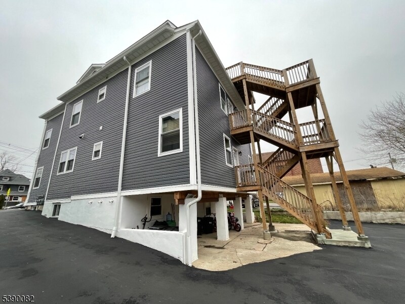 57 Elm St in Montclair, NJ - Building Photo