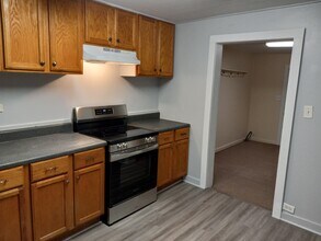 208 W Davidson Ave in Gastonia, NC - Building Photo - Building Photo