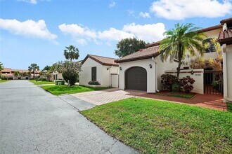 9340 NW 48th Doral Terrace in Doral, FL - Building Photo - Building Photo
