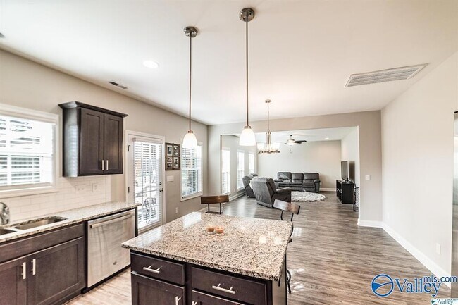 108 Erskin Parcus Dr in Madison, AL - Building Photo - Building Photo